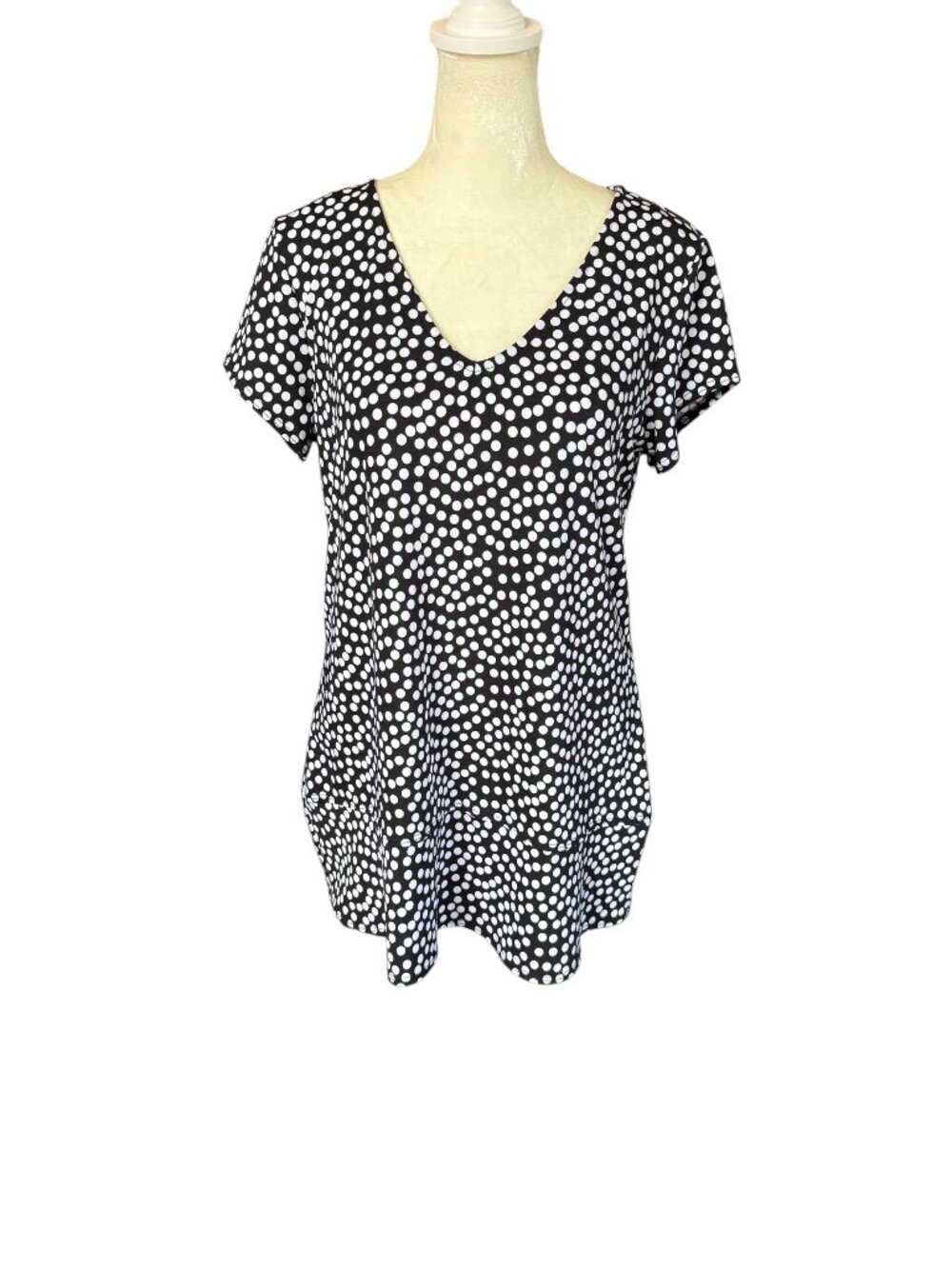 Kim Rogers black with white polka dots short sleeve v-neck tunic top women's S